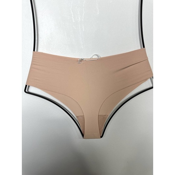 Everlane NWT The ReNew Seamless Stretch Low Rise Thong Panty Light Tan Sz Medium - Picture 3 of 4